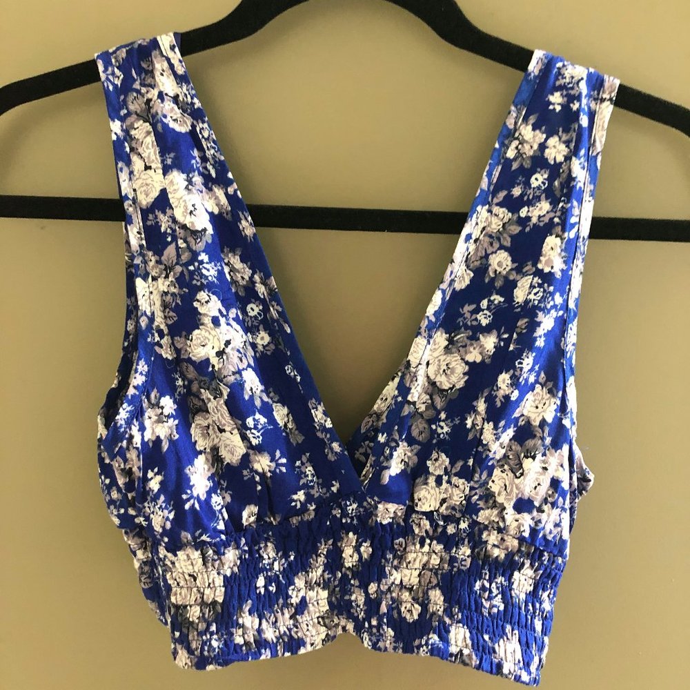 Low neck cropped top